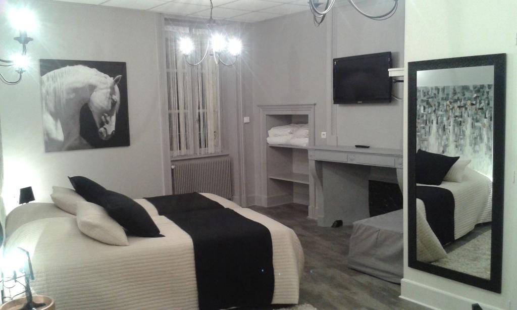 Au Faisan Doré Neuville-sur-Ain Zimmer foto
